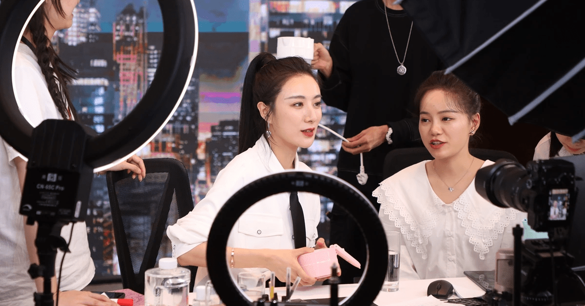 Gọi donate (donations) hoặc bán vé tham dự các sự kiện live